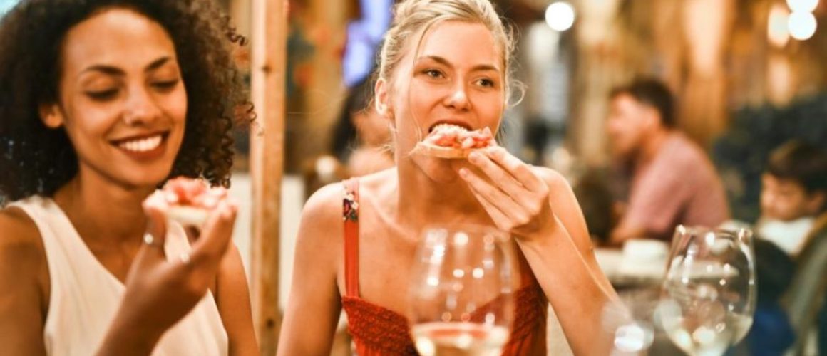 4-ingredientes-para-tu-restaurante-en-redes-sociales-recursos_creativos-pexels-adrienn-638530-1537635-1024x809-978x500